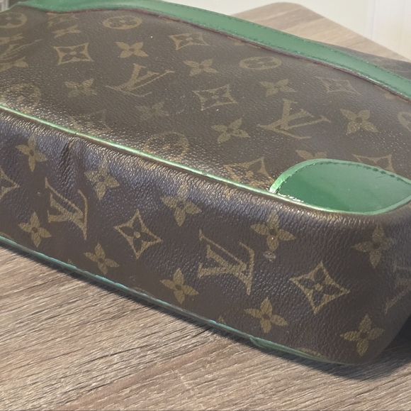 Louis Vuitton Purse Monogram - Picture 8 of 17